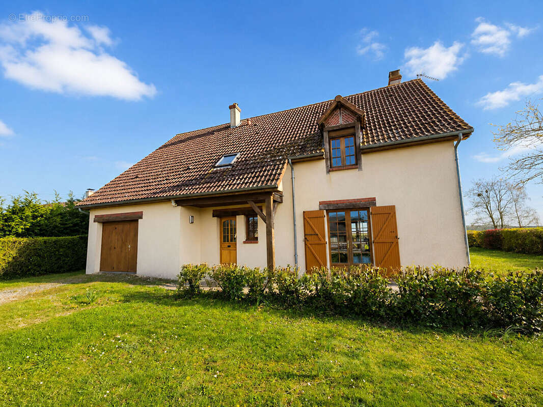 Maison à TREMBLAY-LES-VILLAGES