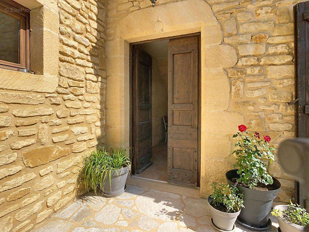 Maison à BEYNAC-ET-CAZENAC