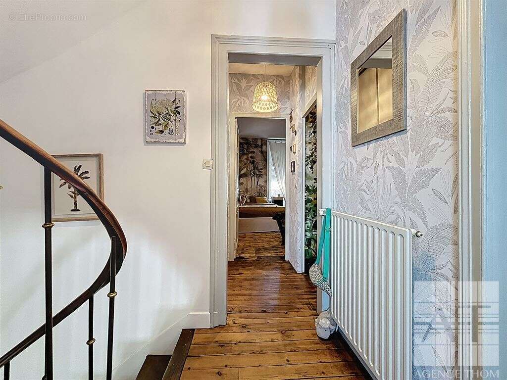 Maison à AMBRIERES-LES-VALLEES