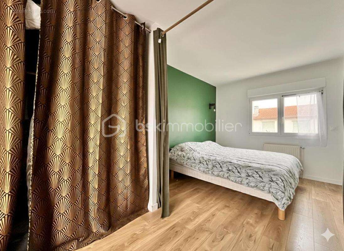 Maison à CHENNEVIERES-SUR-MARNE