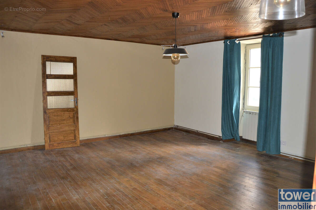 Dans village de caractere ou il fait bon vivre, idéal investisseurs ou grande famille dans leur premier achat - photo 6
