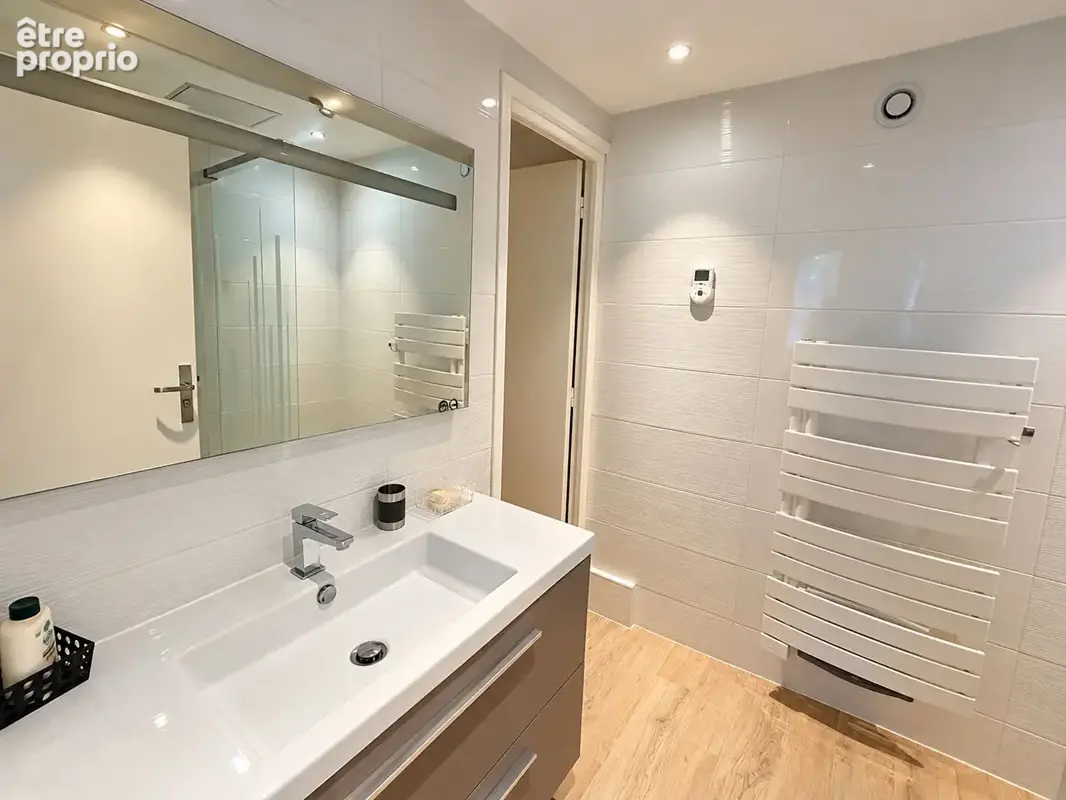 Royat - Maison avec panorama, jardin, terrasses et spa / 7 Pièces principales / 185 m² / Parcelle 942 m² - photo 11