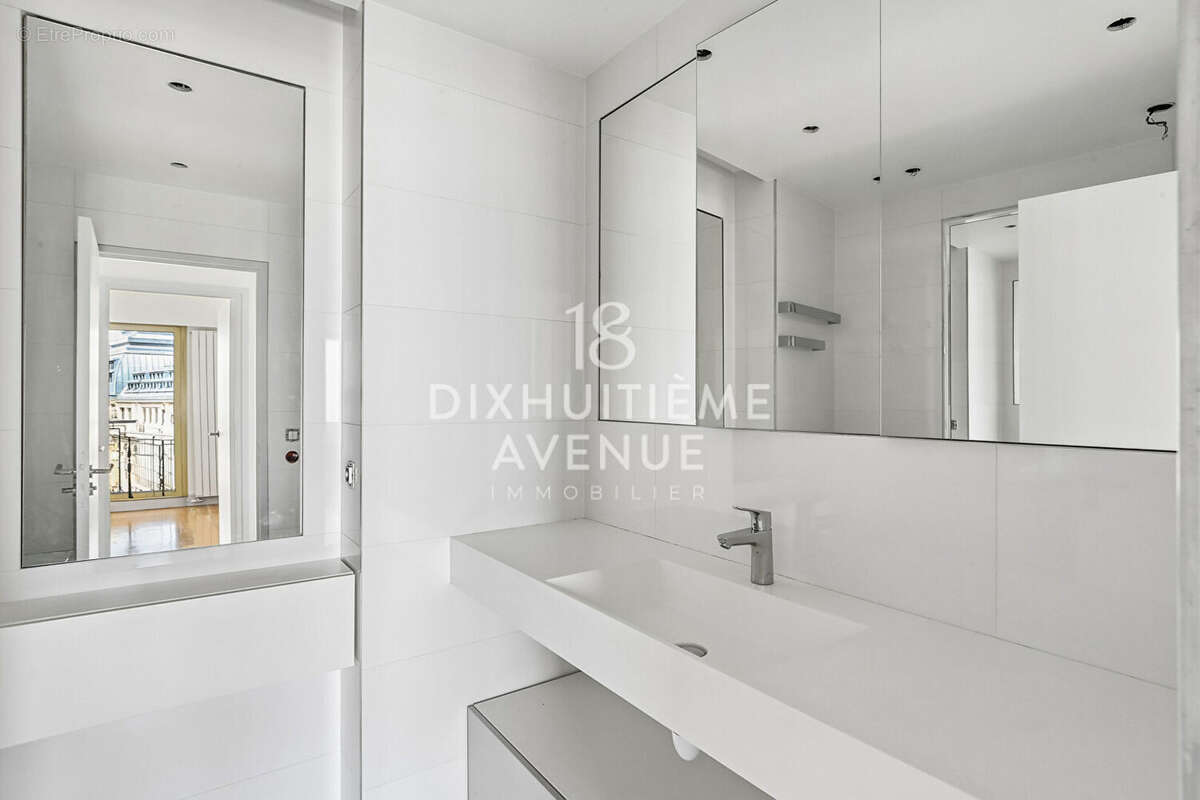 Appartement à PARIS-18E