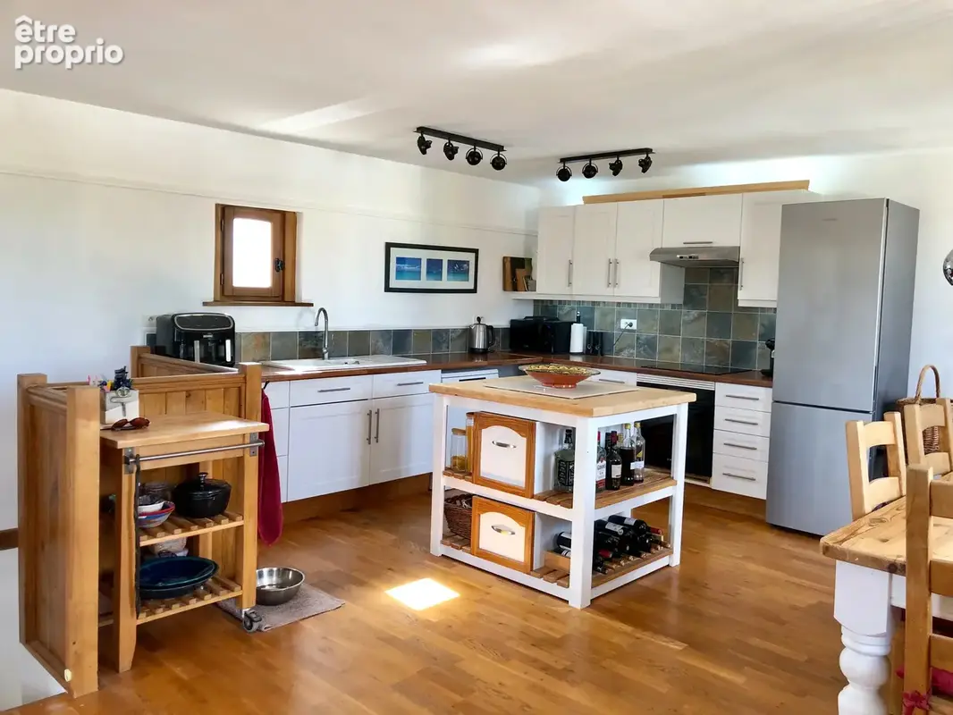 Exceptionnelle maison de campagne avec piscine et terrain de 6000 m². - photo 4