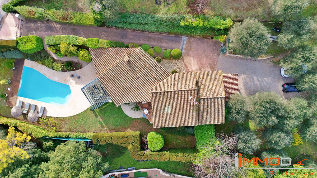 Maison 197 m² à Le Tignet  - photo 4