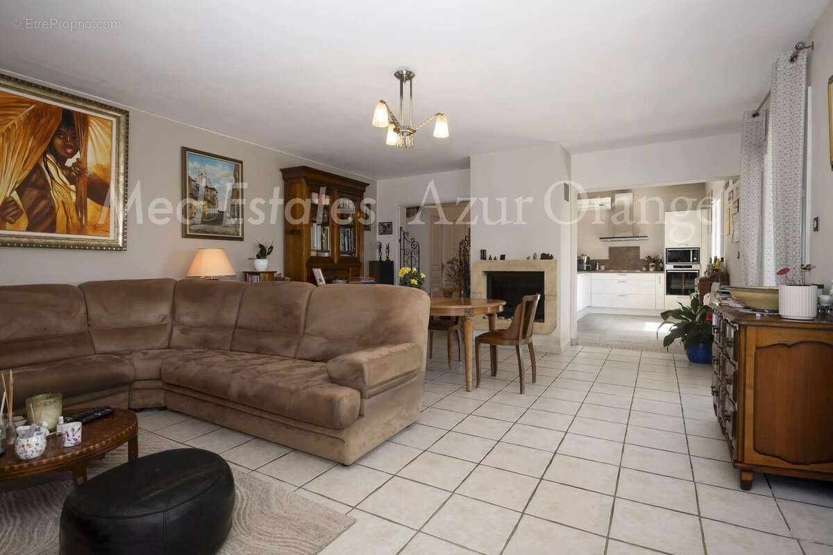 Maison - 2 chambres piscinable et extension possible avec vue panoramique sur le château et village de Grimaud - photo 12