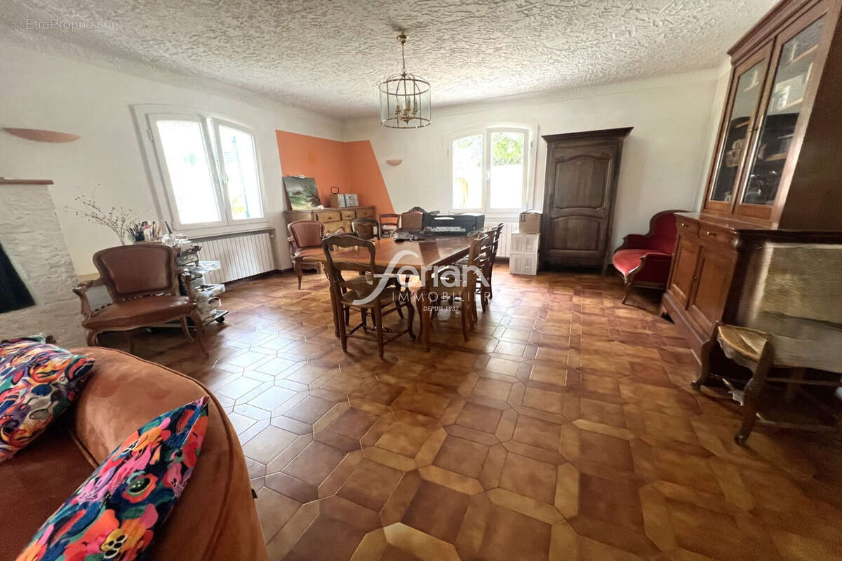 Maison 250 m² à Draguignan  - photo 6
