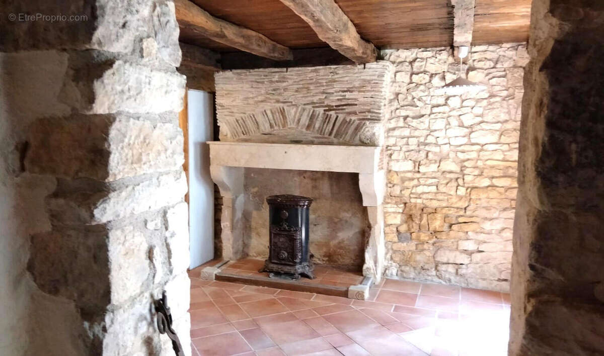 GITE - Maison à CELLEFROUIN