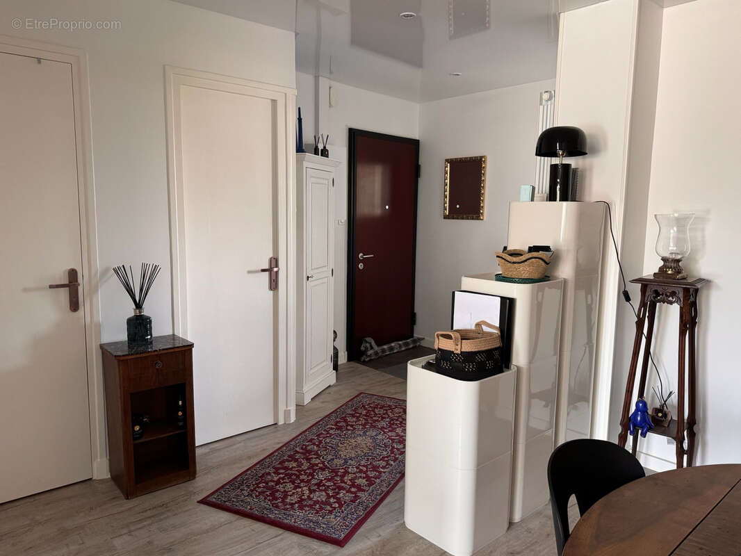 Proche centre-ville grand T2 donnant sur parc - photo 8