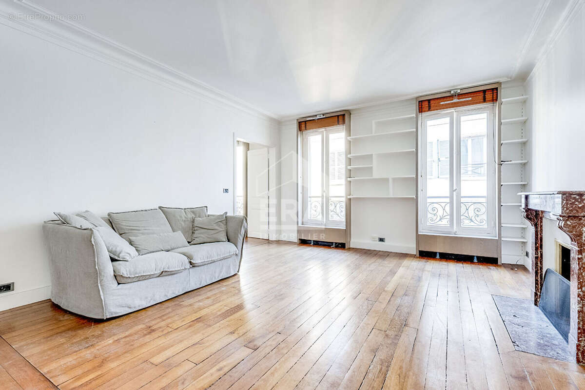 Appartement à PARIS-17E