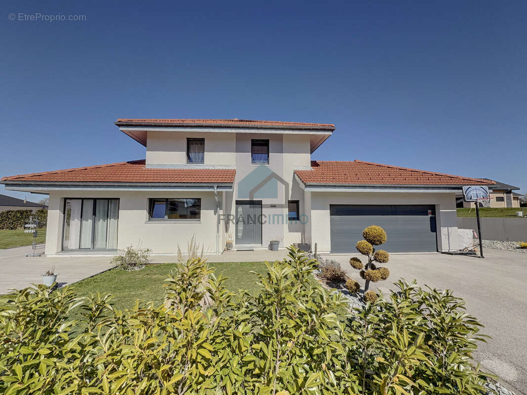 Maison à LES ECORCES