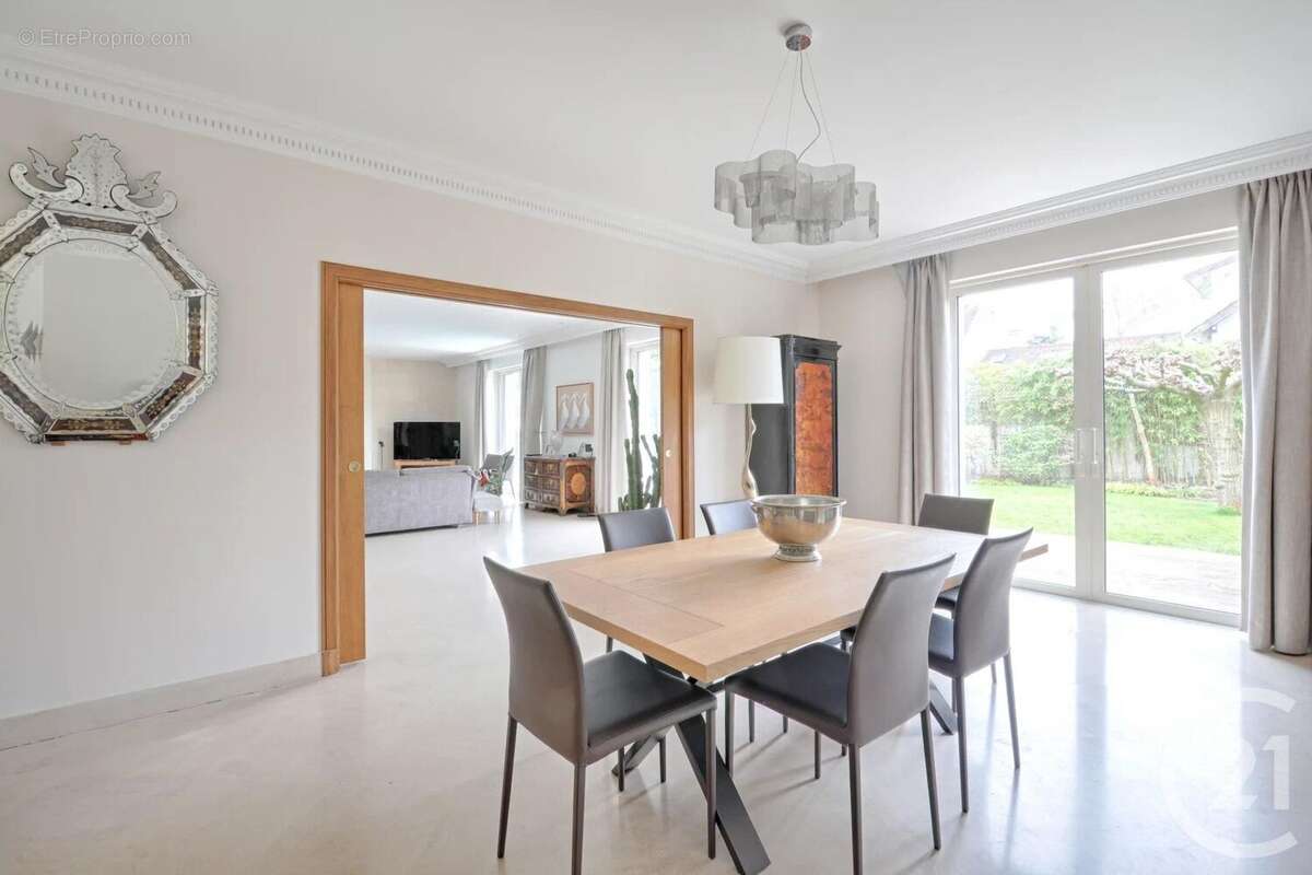 Maison à SAINT-MAUR-DES-FOSSES