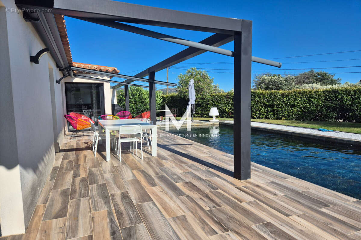 Maison à PLAN-DE-LA-TOUR