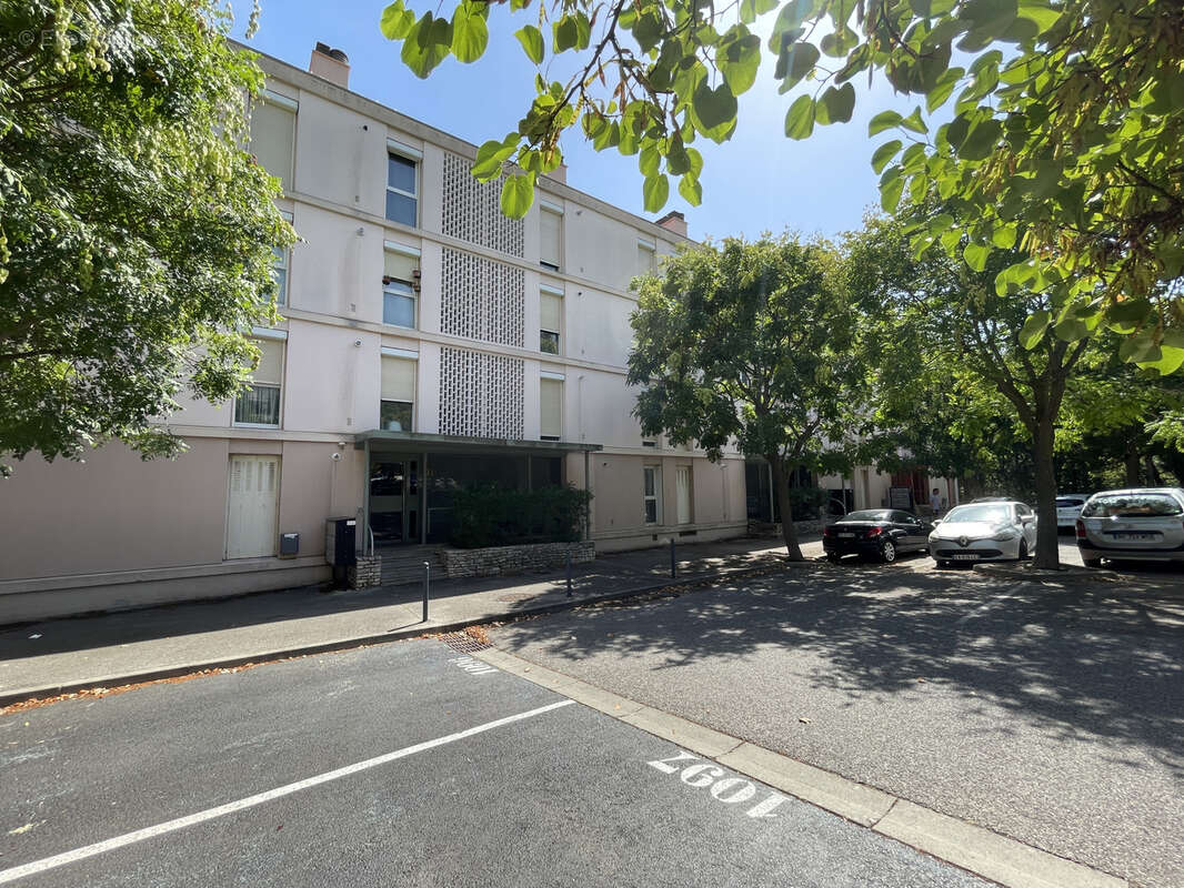 Superbe T2/3 entièrement rénové avec goût, vue dégagée, au calme, 2 places de parkings - photo 20
