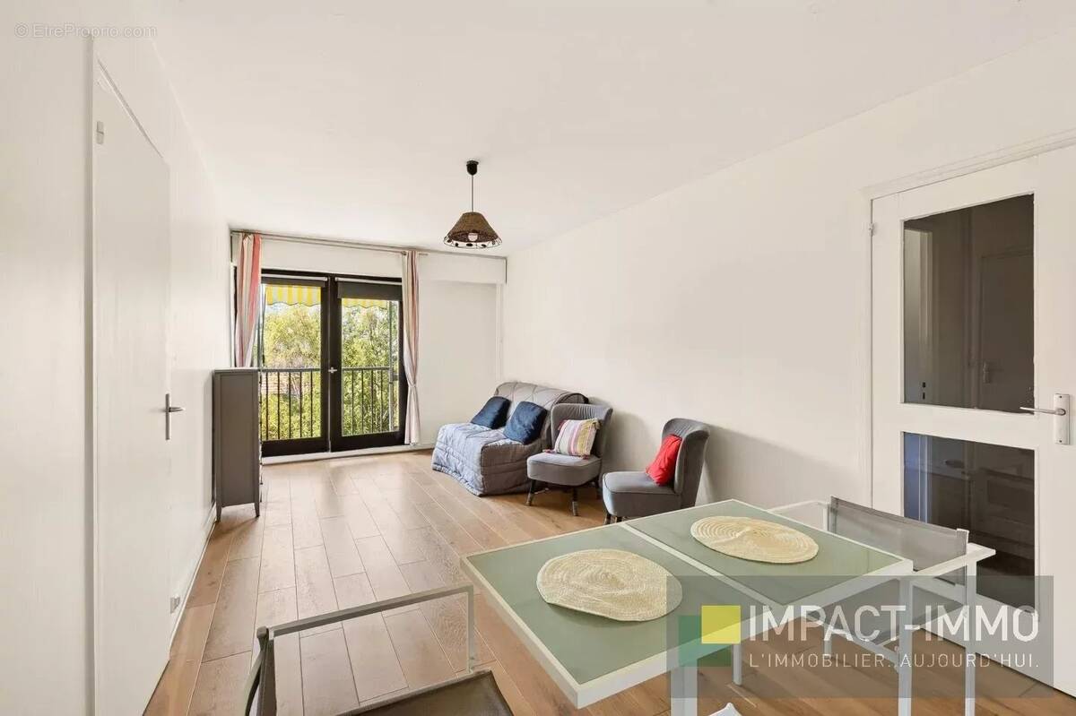 Appartement à COURBEVOIE
