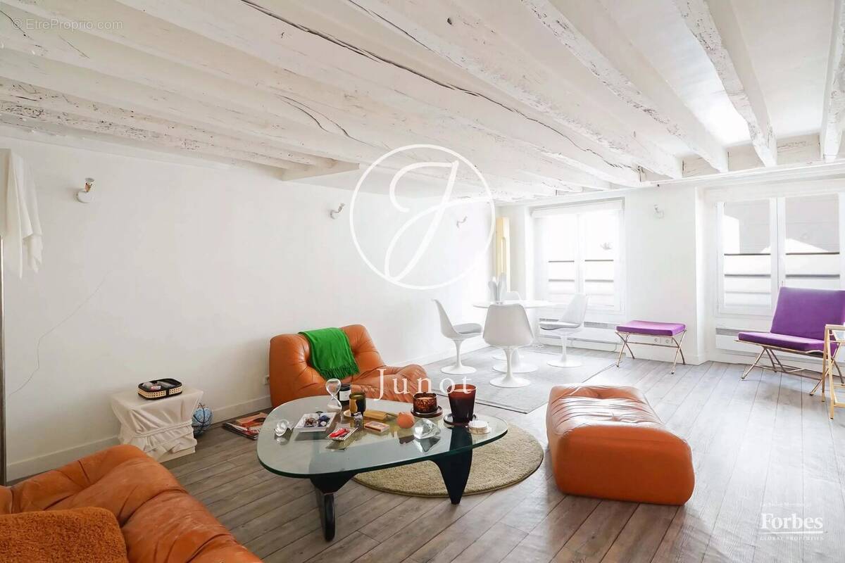 Appartement à PARIS-3E