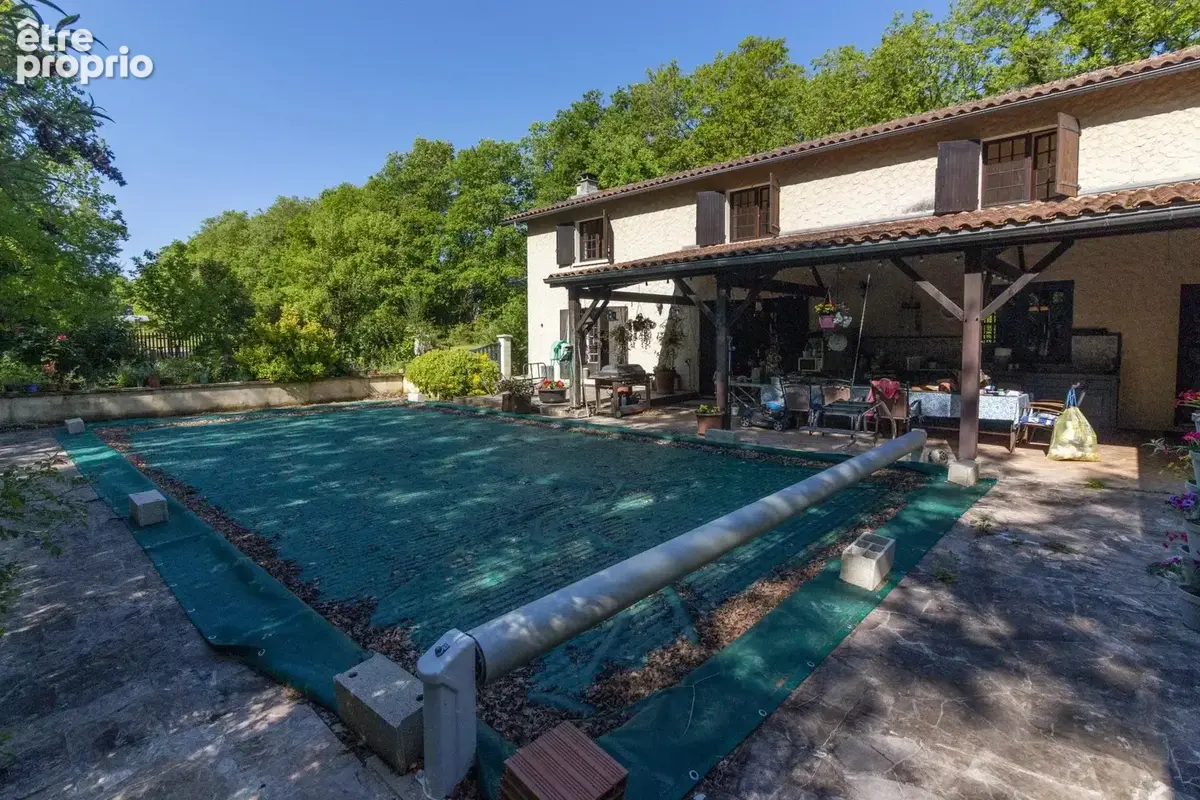 Maison spacieuse avec piscine, grandes dépendances et terrain - photo 12
