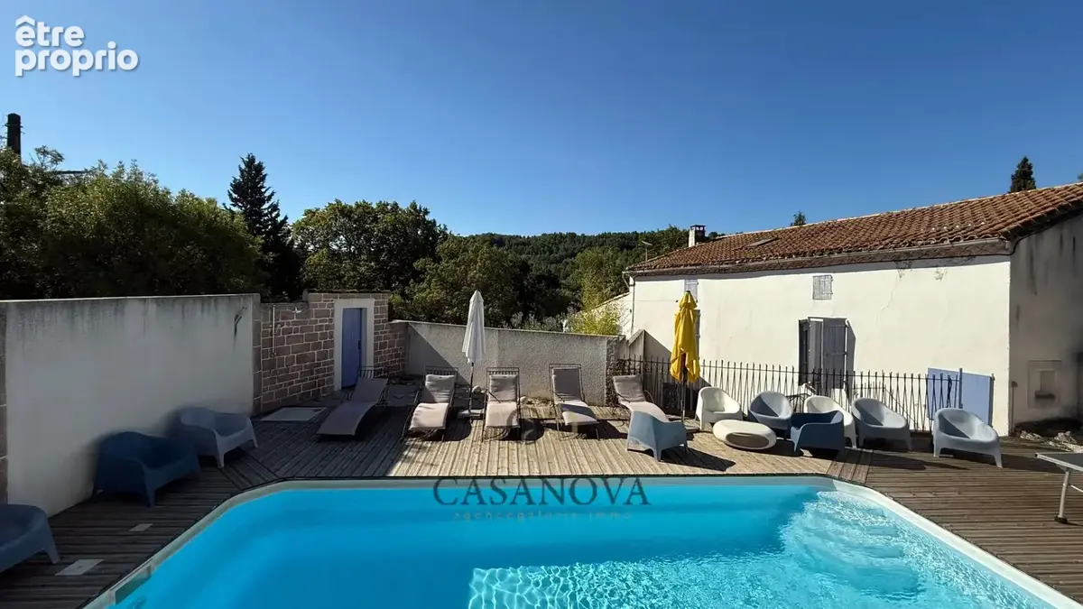 Domaine de 32 hectares en bord de rivière avec deux batisses entièrement rénovées, piscines et potentiel touristique en Occitani - photo 8