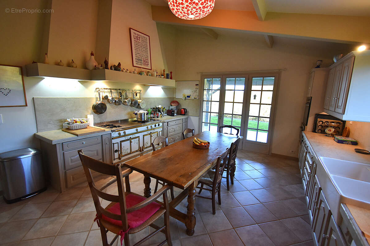 Propriété avec vue exceptionnelle, deux gites et piscine. - photo 7