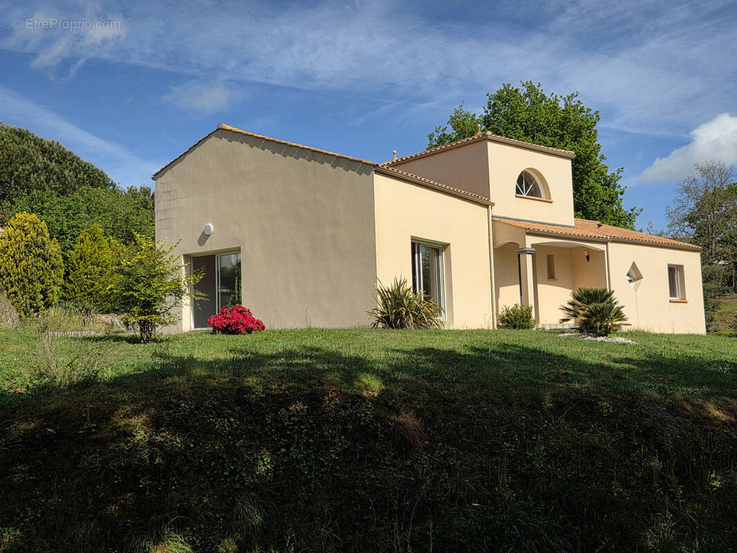 Maison à LE GIROUARD