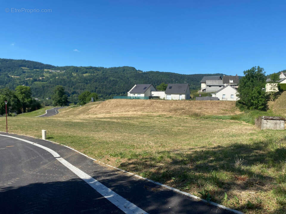 Terrain à CONDAT