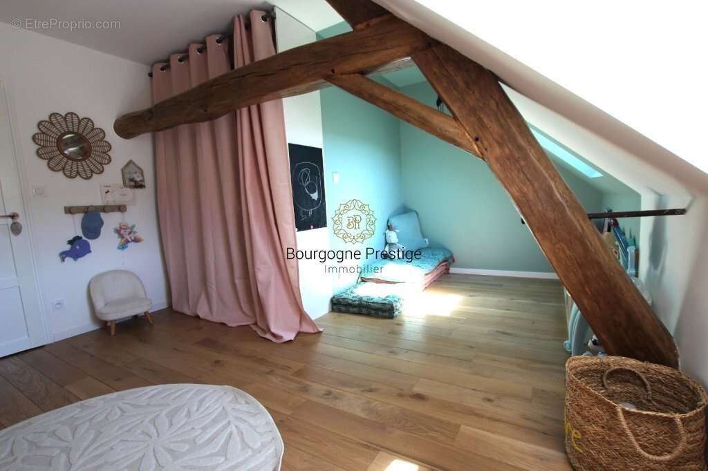 Jolie longere en pierre de 162 m² avec dependances sur un terrain de 1375 m² - photo 12