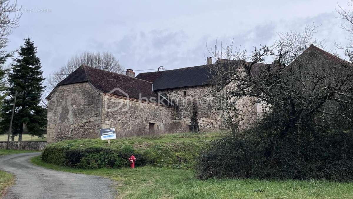 Maison à CHERVEIX-CUBAS