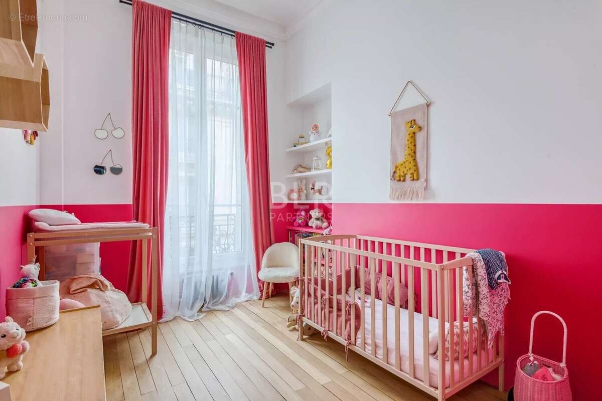 Appartement à NEUILLY-SUR-SEINE