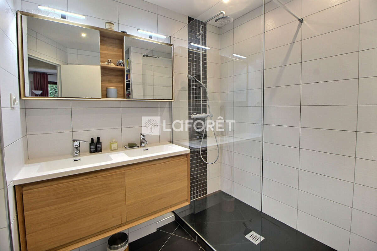 Appartement à SURESNES