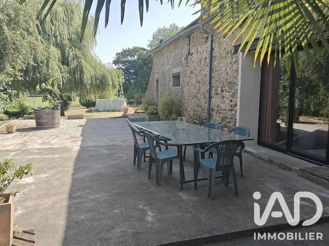 Maison 212 m² à Gesvres  - photo 2