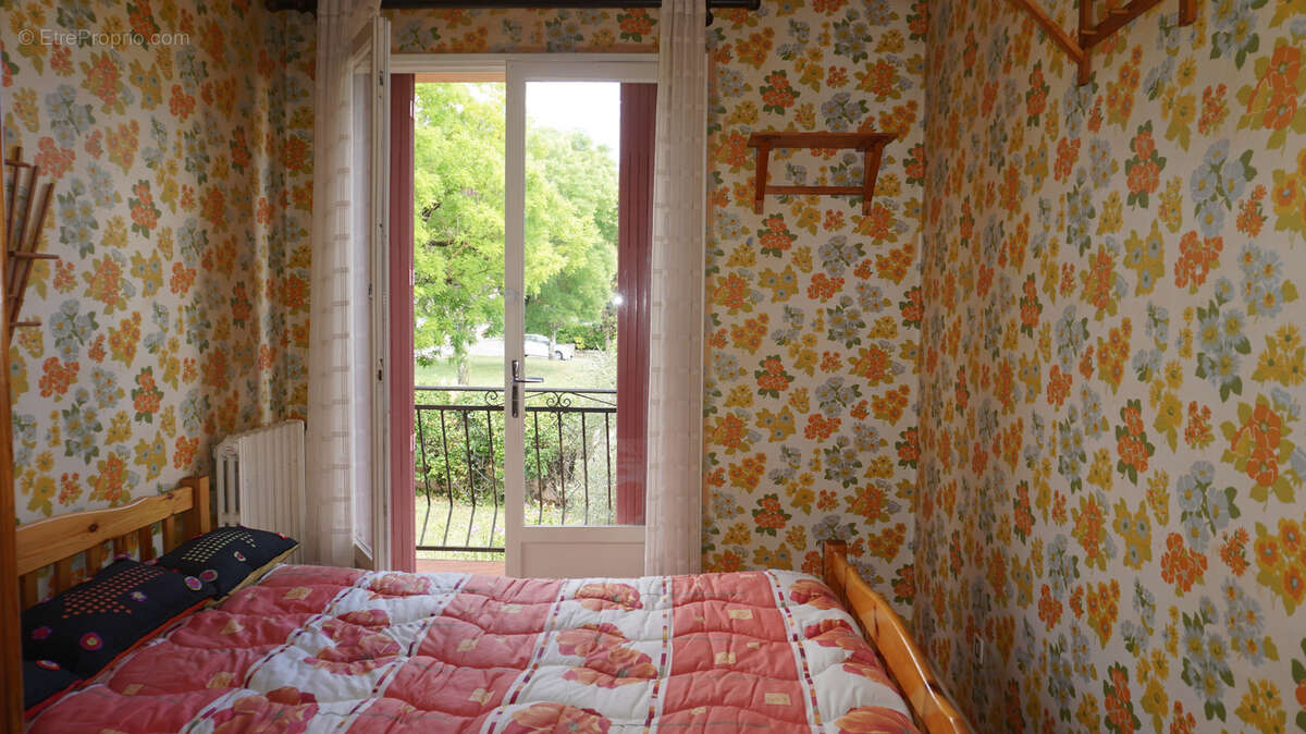 Maison à CASTELNAU-MONTRATIER