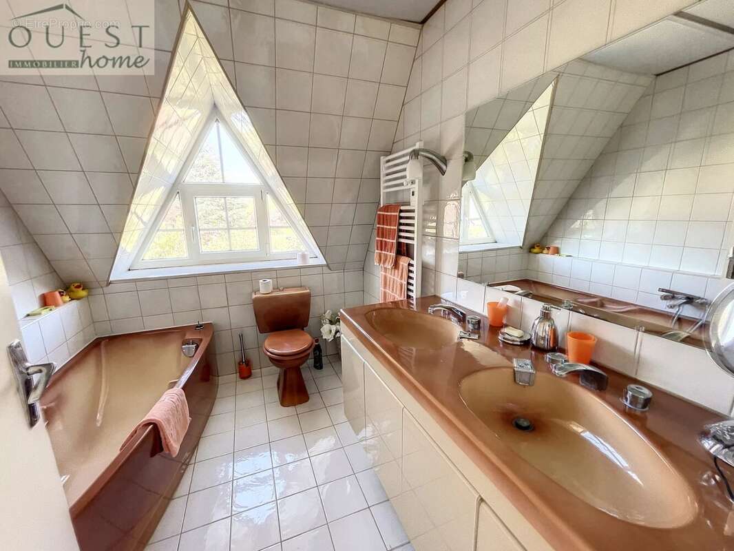 Maison à CHARBONNIERES-LES-BAINS