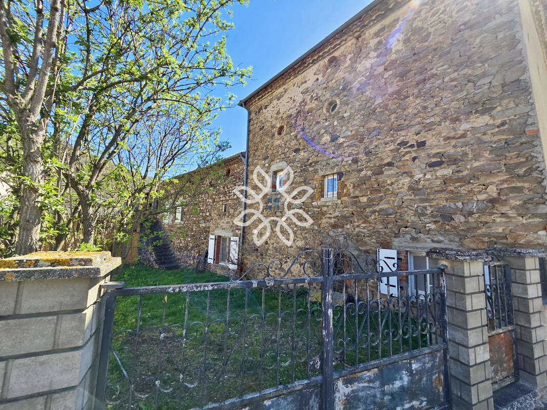 Maison de Village avec dépendances - photo 17