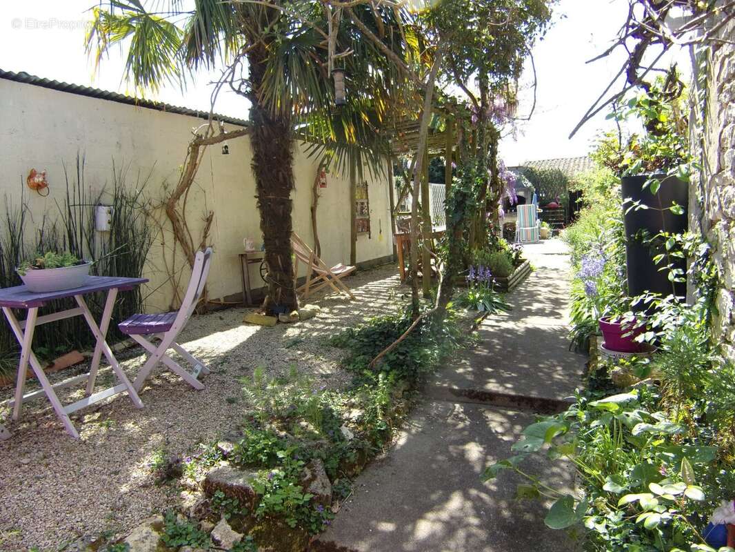 Maison à CHEF-BOUTONNE