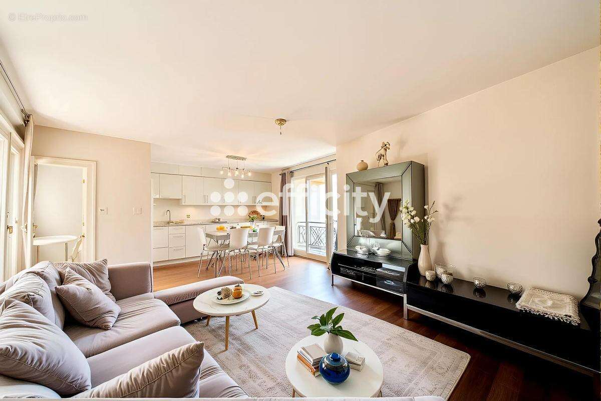 Appartement à PARIS-14E