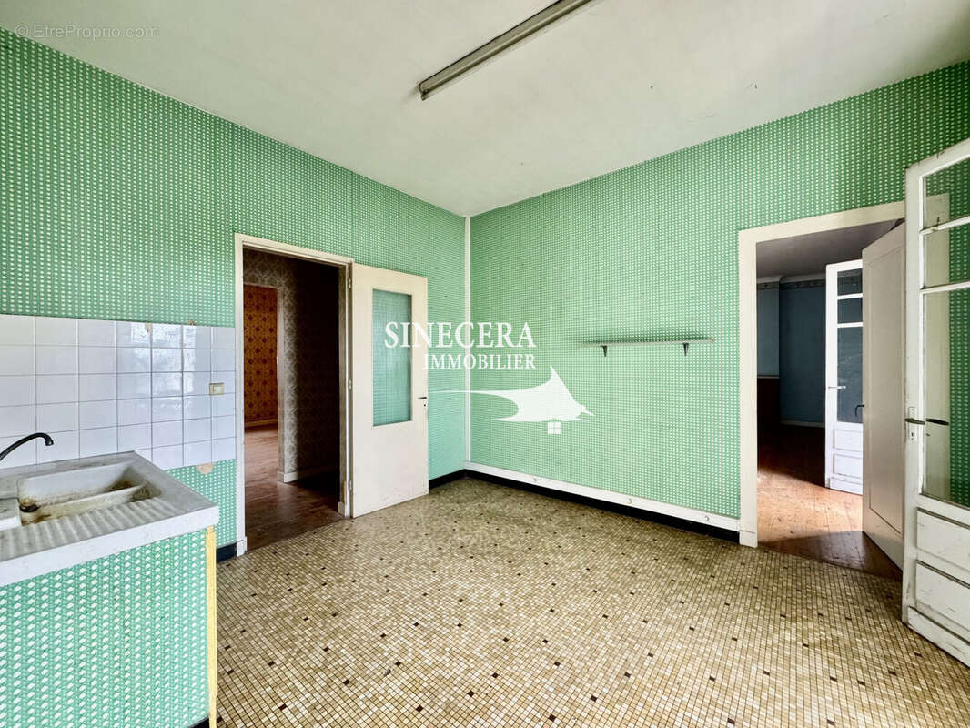 Commerce à MOULEYDIER