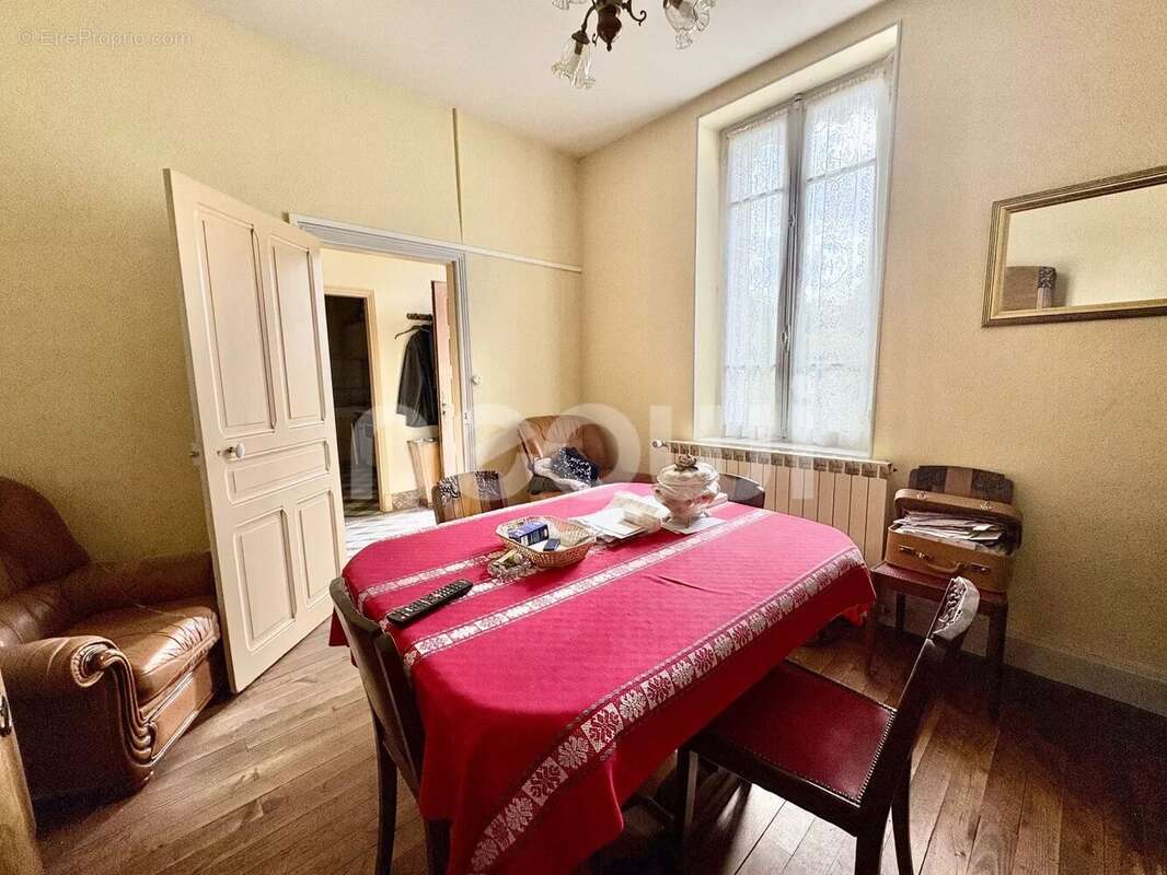 Maison à SAINT-PRIEST-BRAMEFANT