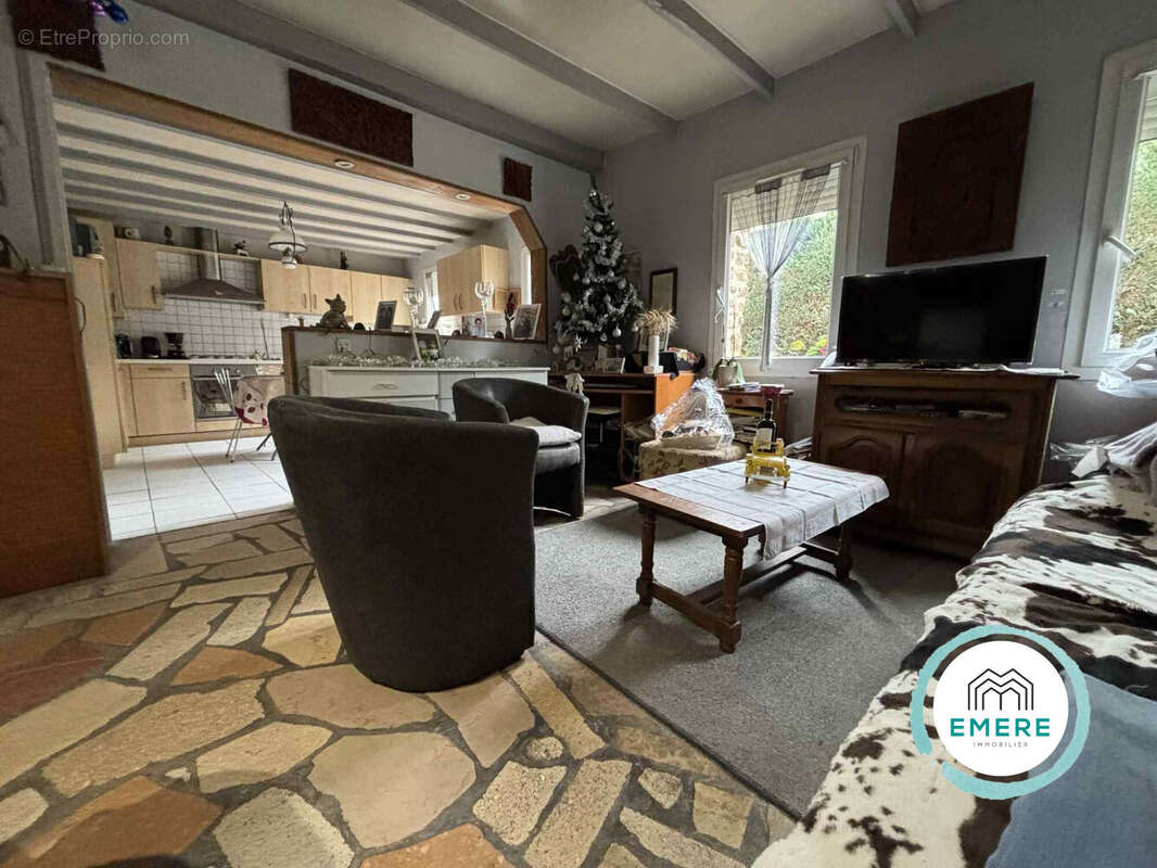 Maison à SAINT-AUBIN-DE-TERREGATTE