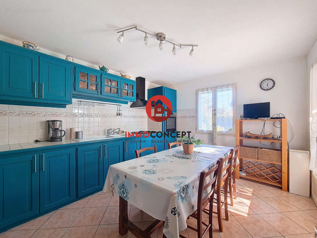 Maison à SAINT-LAURENT-DES-ARBRES