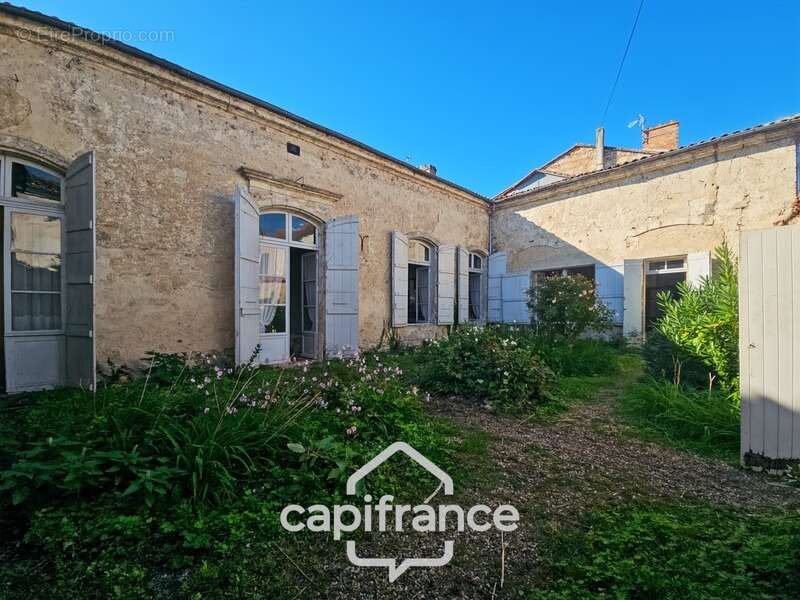 Maison à LAYRAC