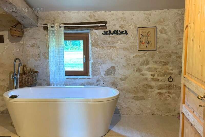 33390 anglade - maison de 6 pieces - calme - vue degagee - jardin - garage - photo 7