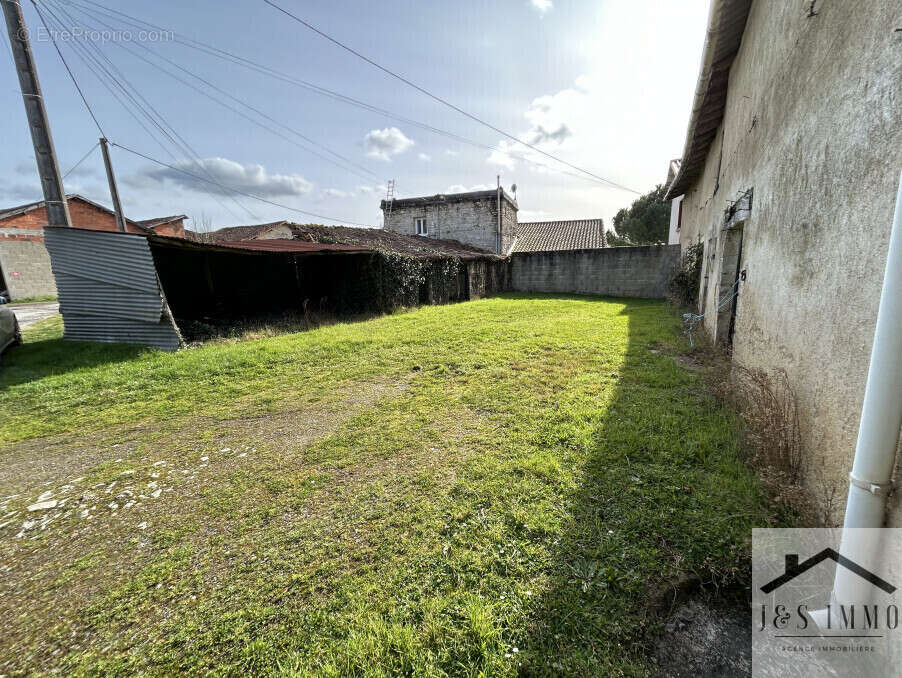 Maison à SAINT-LAURENT-DE-CERIS