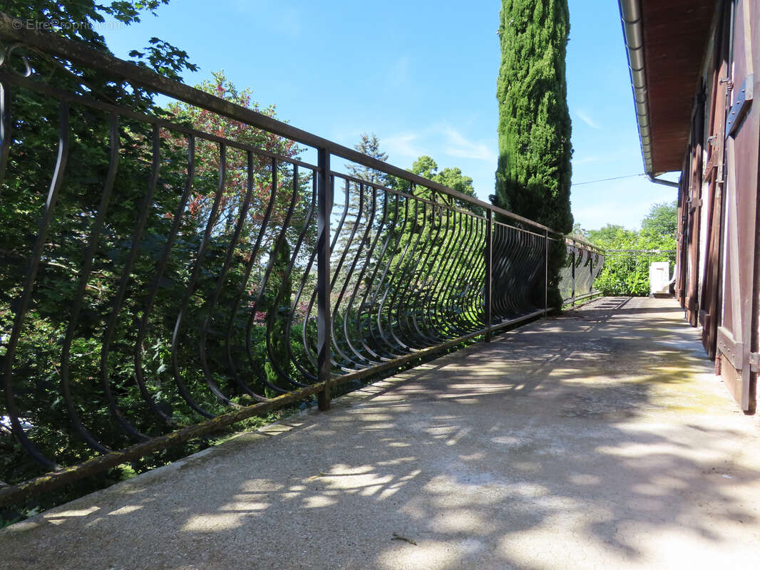 Maison à LEYRIEU