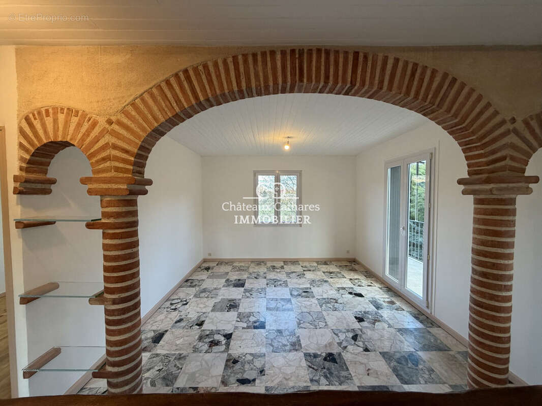 Salon 1er étage - Maison à SAINT-PAUL-DE-FENOUILLET