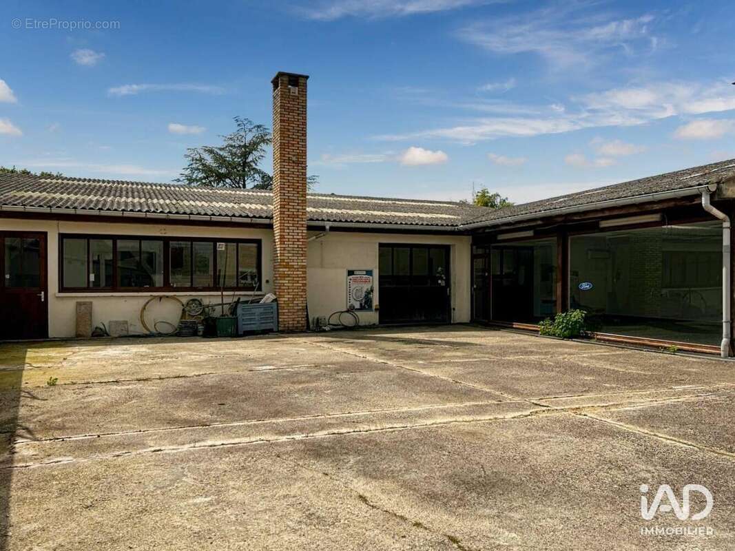 Photo 5 - Commerce à MOISSY-CRAMAYEL