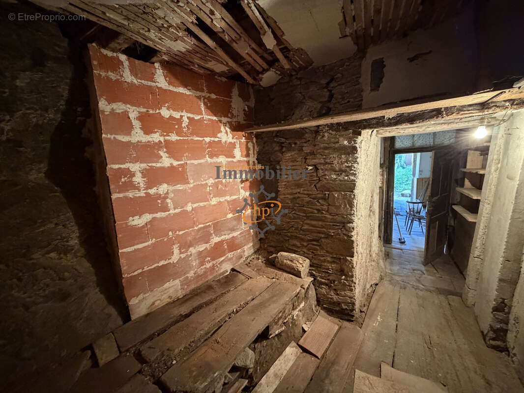Vente maison de village avec garage et parcelle de bois de 4 0000 m2 à Coupiac - photo 6