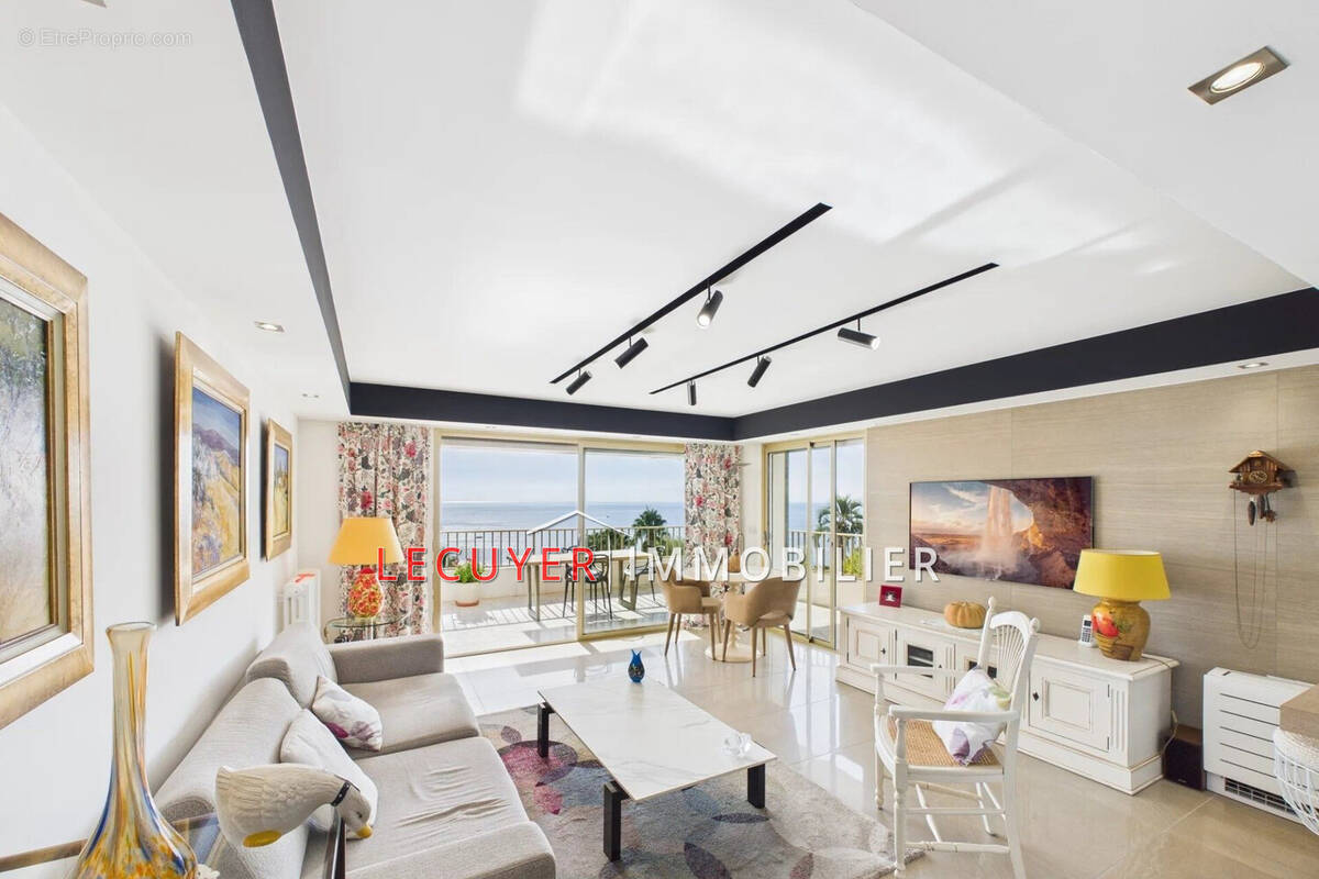 Appartement à VALLAURIS