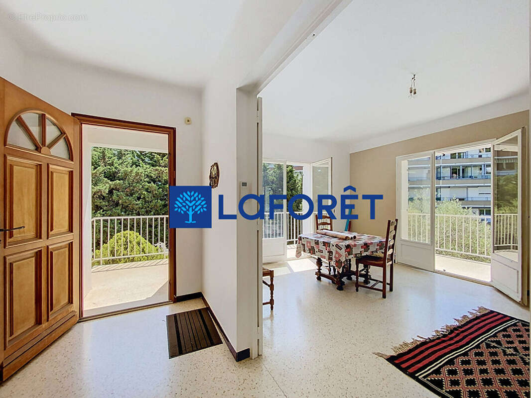 Villa 7 pièces - deux appartements - Terrain 753 m² à La Garde - photo 4