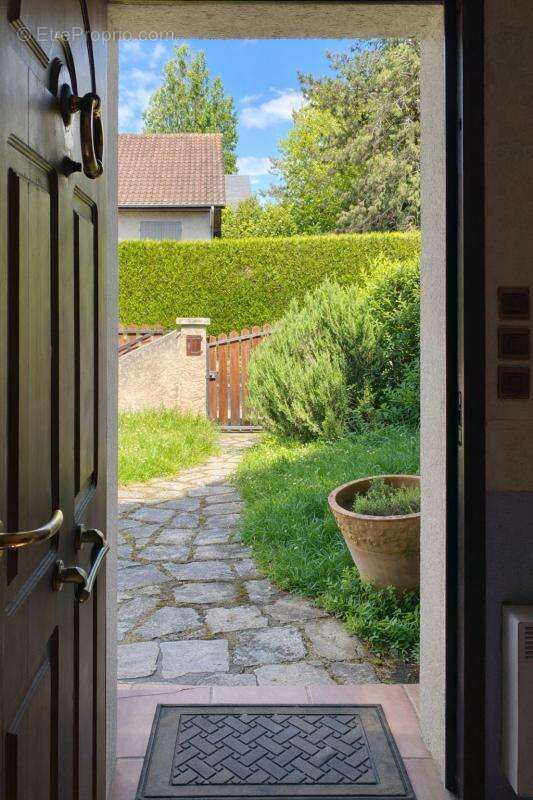 Maison à BEYNES