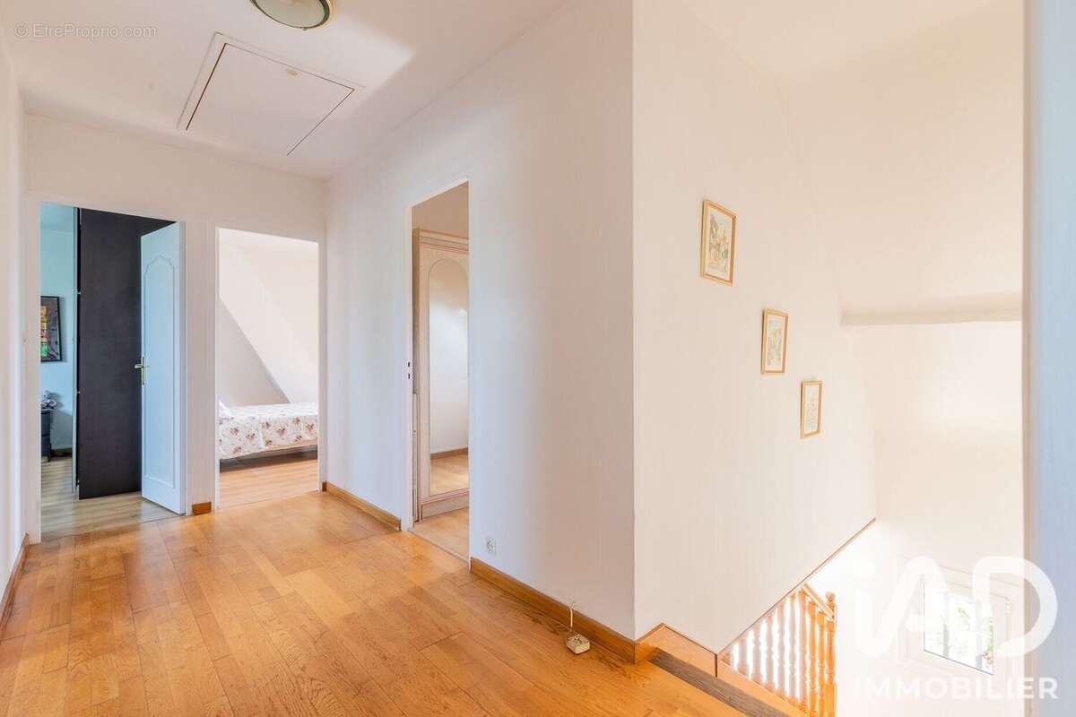 Maison 141 m² à Viry-Chatillon  - photo 9